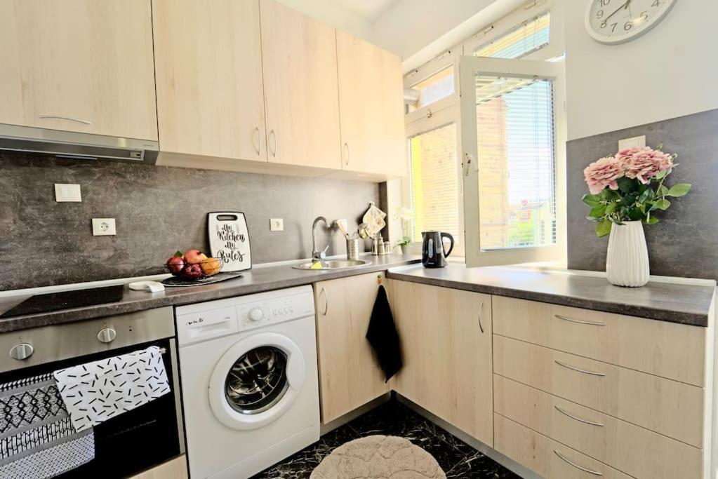Cozy 1-Bedroom Flat In The Very Center Of Sofia Exterior foto